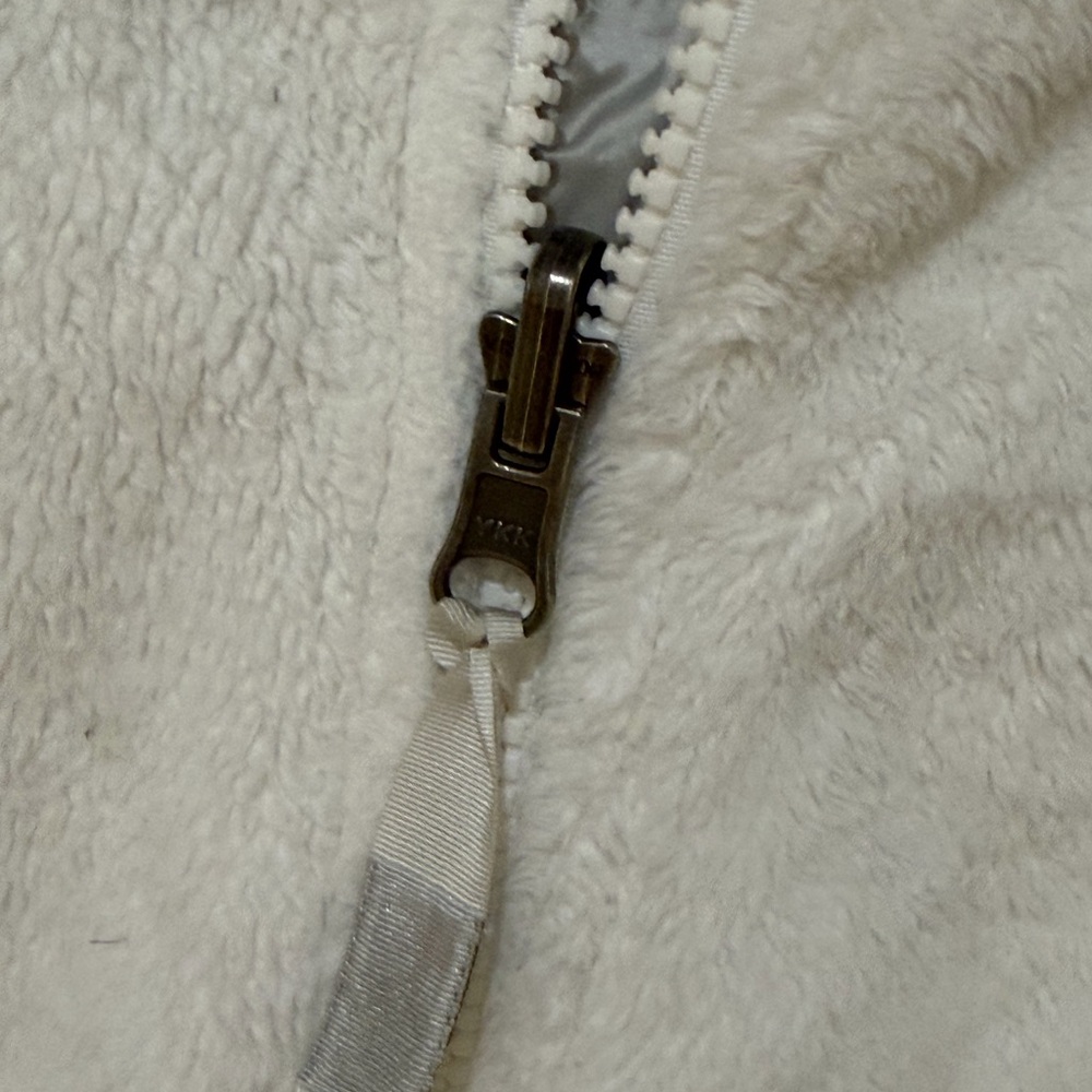 🔥 MAKE OFFER!  Today ONLY The North Face Soft White Plush Ladies Jacket NICE 😊 - Picture 5 of 8